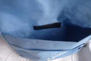 Mochila azul grande.