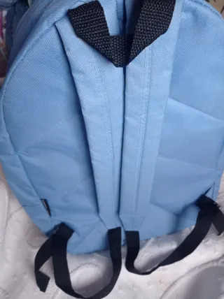 Mochila azul grande.