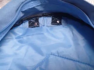 Mochila azul grande.