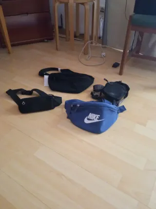 Riñoneras Nike (Negra y Azul)