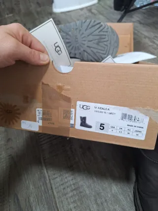 Stivali UGG grigi con fibbia e charms 36