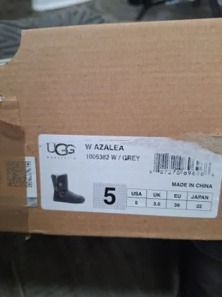 Stivali UGG grigi con fibbia e charms 36