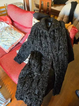 Abrigo de Piel de Astracán negro