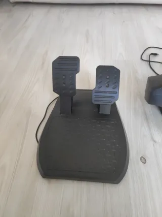 Volante Thrustmaster T80 Ferrari Ed. PS4 y PS5.