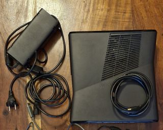 Consola Xbox 360 Slim 250 GB Mando Kinect y Juegos