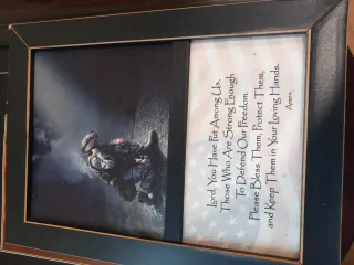 Quadri con cornice nera e immagine