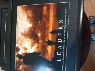 Quadri con cornice nera e immagine