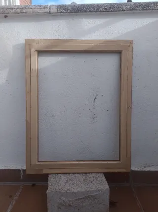 Marco de madera dorado