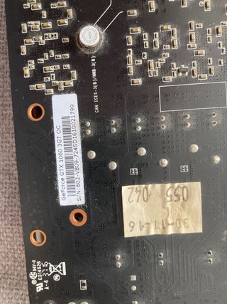 2 Tarjetas Gráficas 1 Radeon y la 2 Nvidia 1060