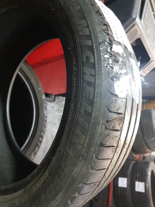 Neumático Michelin 225/50 R18 95V