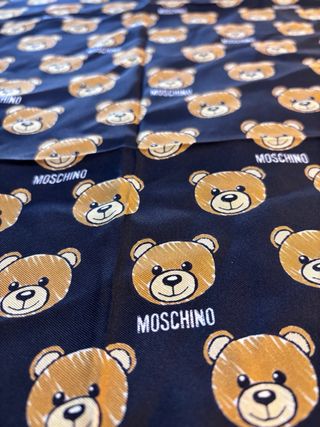 Fular Seda Moschino Ositos Marrón Negro
