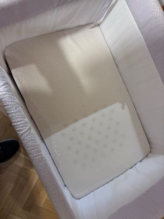 Minicuna con estampado de topitos