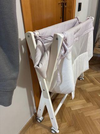 Minicuna con estampado de topitos