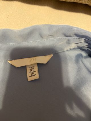 Camisa H&M azul cielo talla XS ancha, nueva.