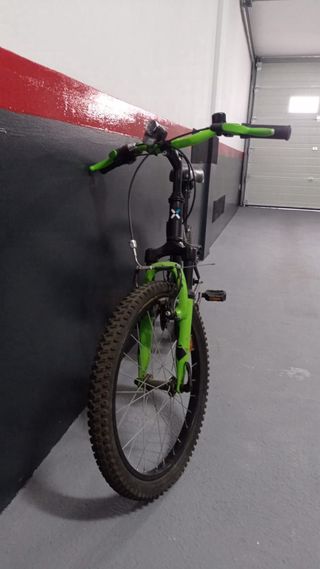 Bicicleta Btwin Negra y Verde