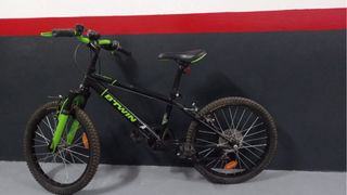 Bicicleta Btwin Negra y Verde