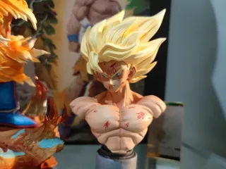 Dragon Ball Son Goku Super Saiyan Statua + Busto