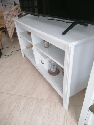 Mueble TV blanco madera Ikea 120L x 36 A x 62 alto