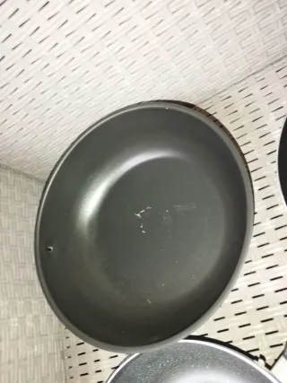 3 padelle antiaderenti con difetti