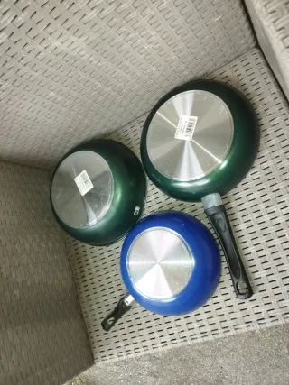 3 padelle antiaderenti con difetti