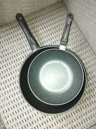 3 padelle antiaderenti con difetti