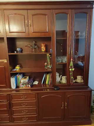 Mueble mural de madera y cristal.regalo mesa y sil