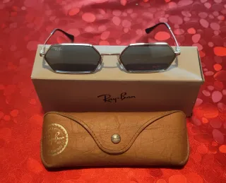 Ray-Ban RB 3728 YEVI 92136V Occhiali da Sole Unise