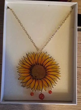 Collana girasole con pietre rosse