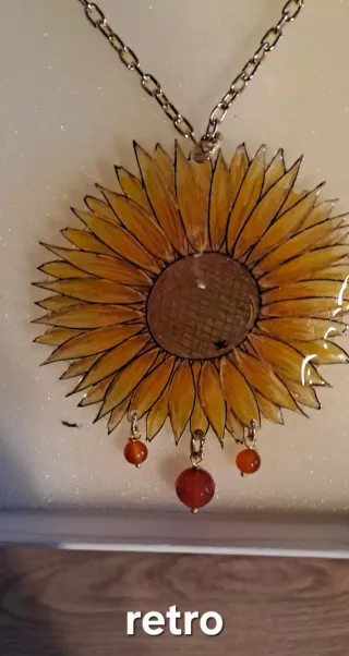 Collana girasole con pietre rosse