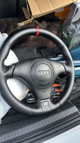 Volante Audi A6 Negro con Costuras Rojas