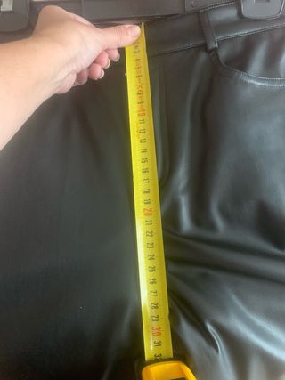 Pantalón Zara efecto piel negro Talla 36