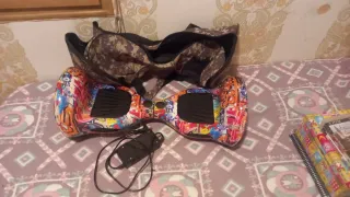 Hoverboard con diseño graffiti y cargador