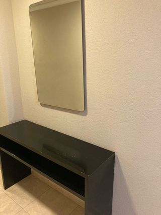 Mueble de entrada negro con espejo