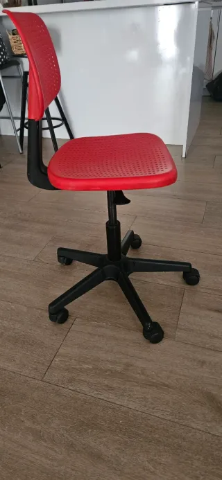 Silla de escritorio infantil giratoria roja