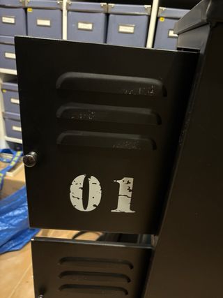 Mueble metálico negro 3 compartimentos