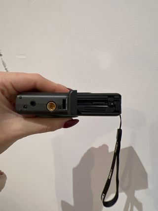 Cámara compacta Yashica negra