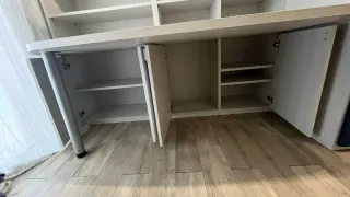 Cama alta con escritorio y almacenaje