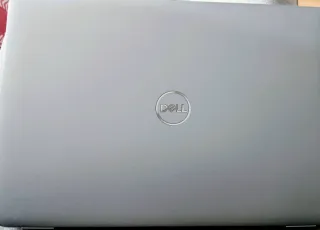 Portátil Dell Gris y Negro