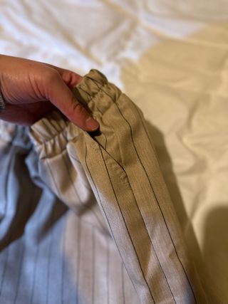 Pantalón beige de rayas verticales