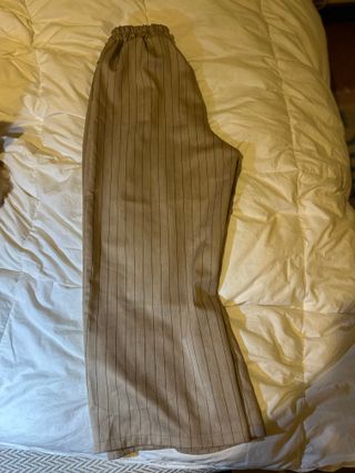 Pantalón beige de rayas verticales