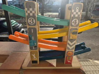 Pista de coches de madera