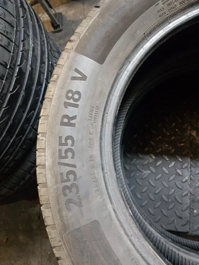 Neumáticos Continental:235/55R18 100v