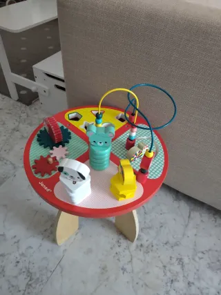 Mesa de juego Montessori de madera