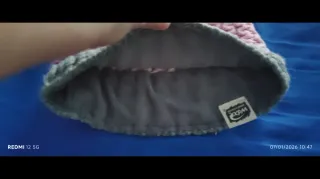 Gorro-bufanda de lana tejido con pompón