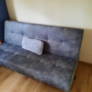 Sofá cama gris fácil de desplegar