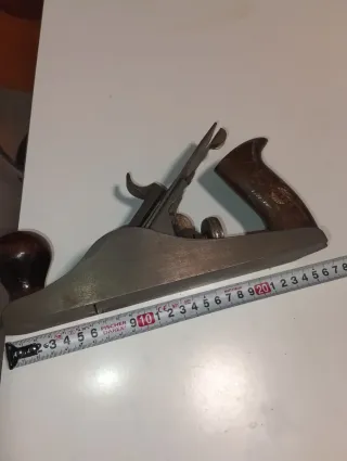 Cepillo de carpintero antiguo