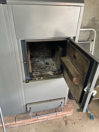 Caldera de pellets y leña DOMUSA con acumulador