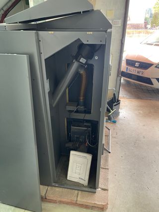 Caldera de pellets y leña DOMUSA con acumulador