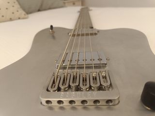 Guitarra Baguley barítono de aluminio