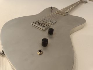 Guitarra Baguley barítono de aluminio